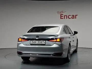 2019 Lexus ES с пробегом 72 028 км