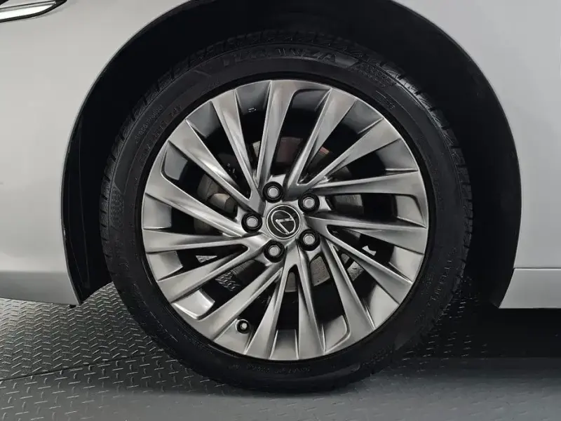 2019 Lexus ES с пробегом 72 028 км