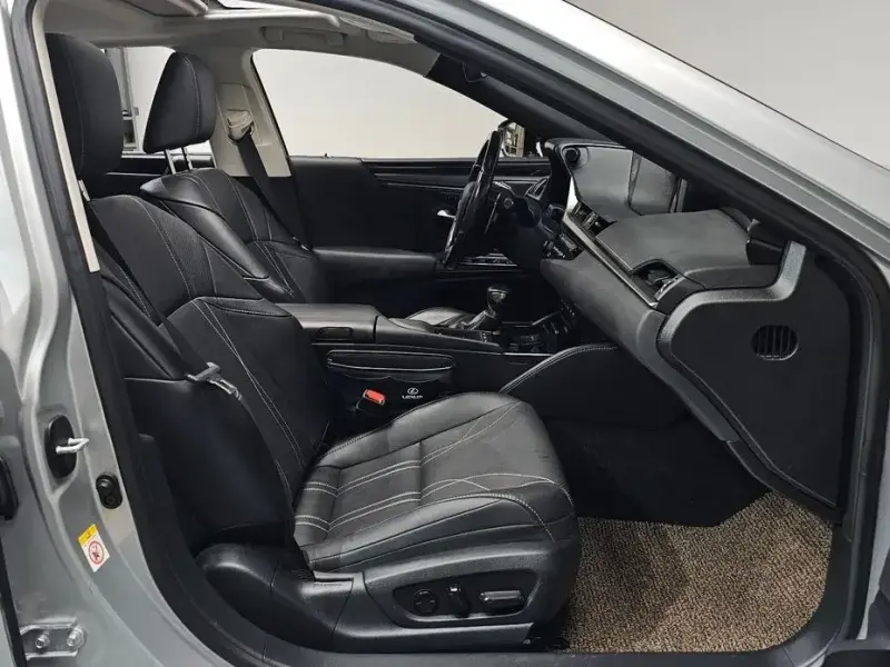 2019 Lexus ES с пробегом 72 028 км