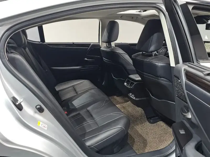 2019 Lexus ES с пробегом 72 028 км
