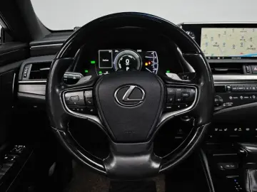 2019 Lexus ES с пробегом 72 028 км