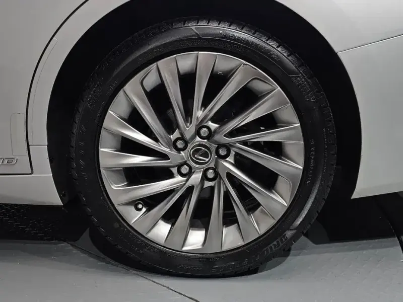 2019 Lexus ES с пробегом 72 028 км