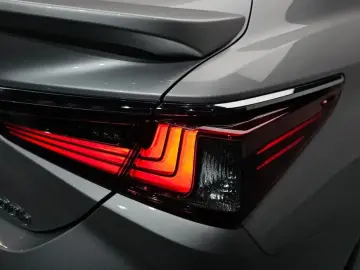 2019 Lexus ES с пробегом 72 028 км