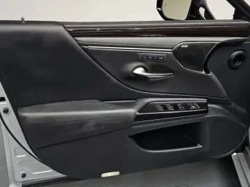 2019 Lexus ES с пробегом 72 028 км