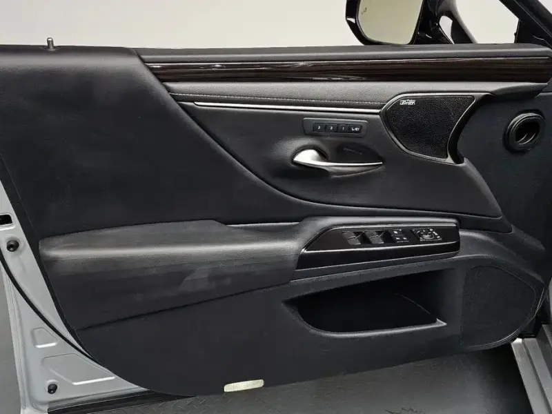 2019 Lexus ES с пробегом 72 028 км