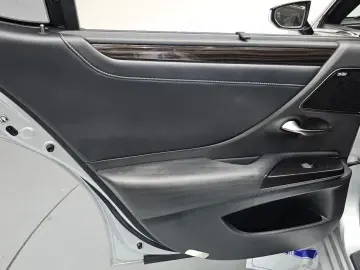2019 Lexus ES с пробегом 72 028 км