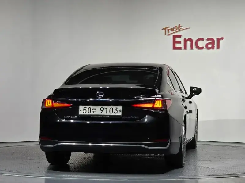 2018 Lexus ES с пробегом 123 352 км