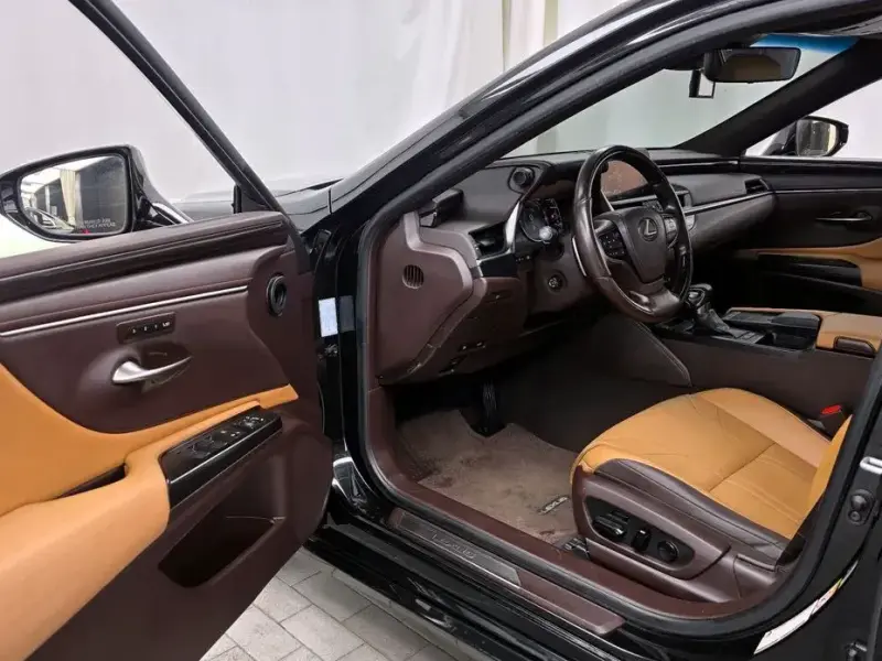 2018 Lexus ES с пробегом 123 352 км