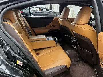 2018 Lexus ES с пробегом 123 352 км