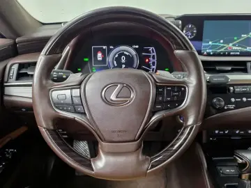 2018 Lexus ES с пробегом 123 352 км