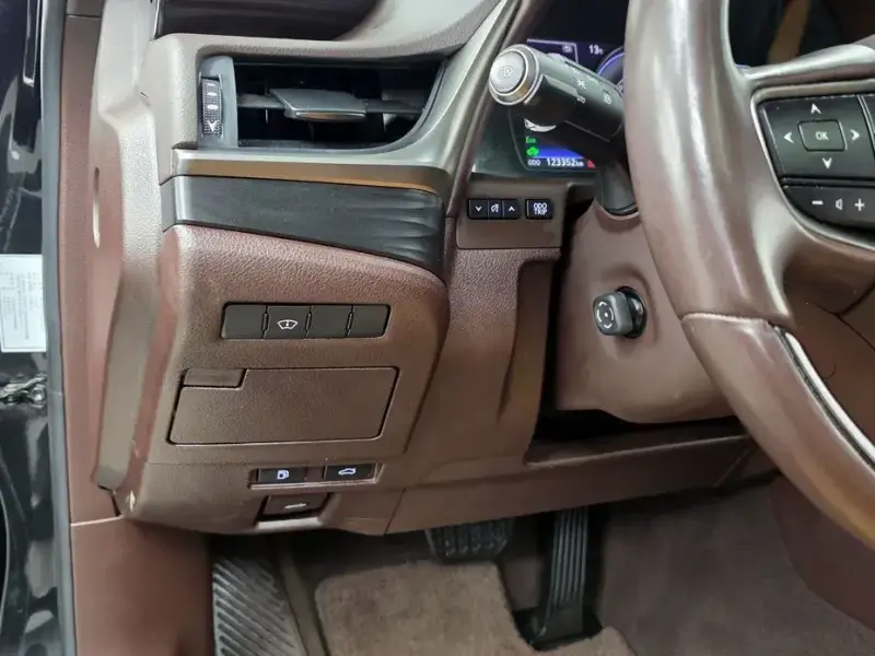 2018 Lexus ES с пробегом 123 352 км
