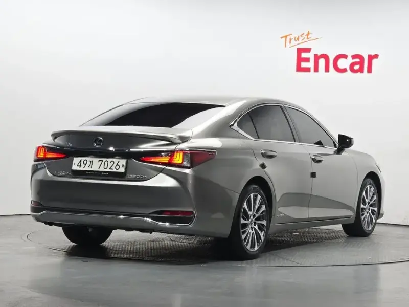 2019 Lexus ES с пробегом 103 492 км