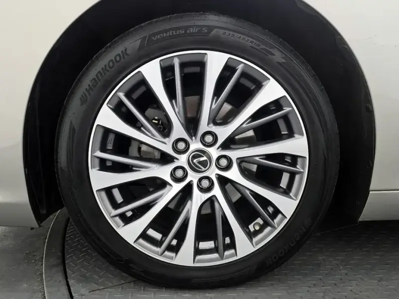 2019 Lexus ES с пробегом 103 492 км
