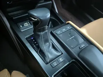 2019 Lexus ES с пробегом 103 492 км