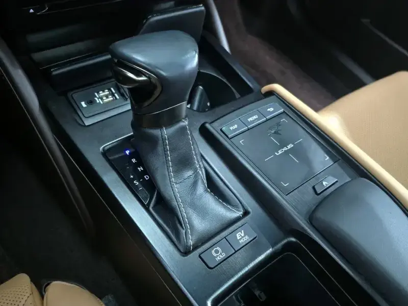 2019 Lexus ES с пробегом 103 492 км