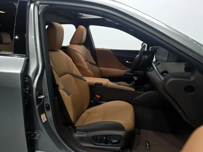 2019 Lexus ES с пробегом 103 492 км