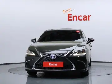 2021 Lexus ES с пробегом 93 623 км