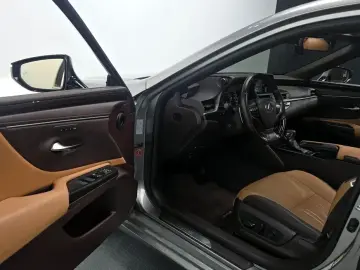 2019 Lexus ES с пробегом 103 492 км