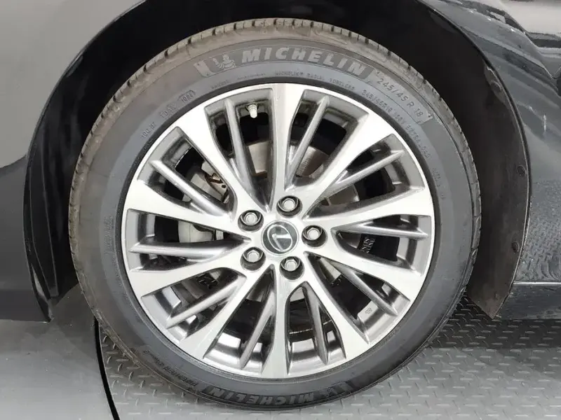 2021 Lexus ES с пробегом 93 623 км