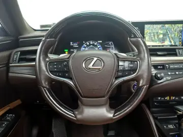 2019 Lexus ES с пробегом 103 492 км
