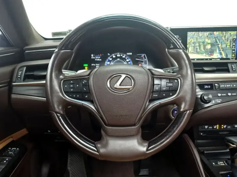 2019 Lexus ES с пробегом 103 492 км