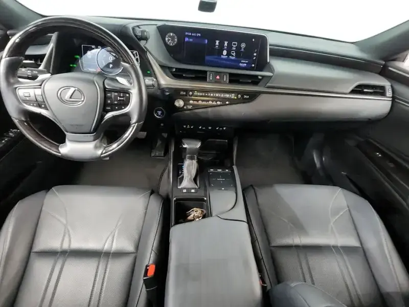 2021 Lexus ES с пробегом 93 623 км