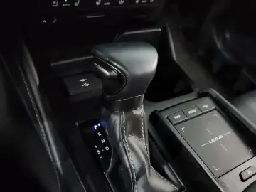 2021 Lexus ES с пробегом 93 623 км