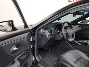 2021 Lexus ES с пробегом 93 623 км