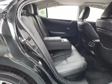 2021 Lexus ES с пробегом 93 623 км