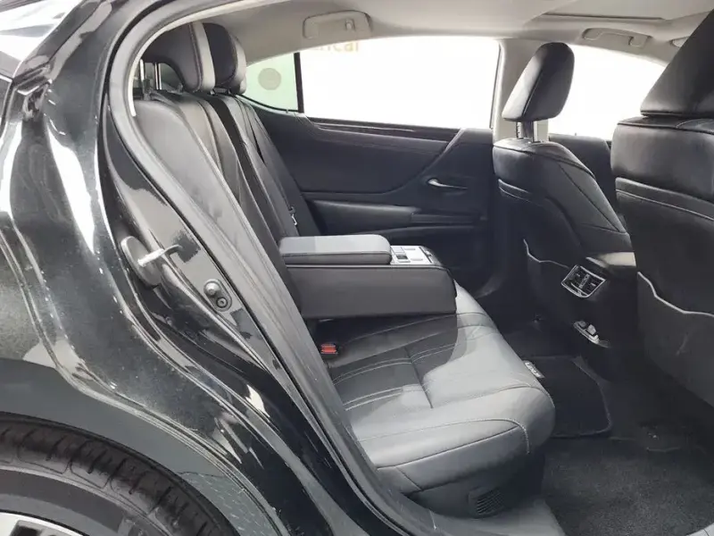 2021 Lexus ES с пробегом 93 623 км