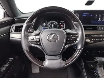 2021 Lexus ES с пробегом 93 623 км