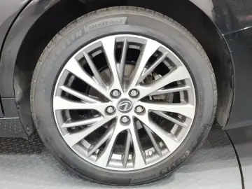 2021 Lexus ES с пробегом 93 623 км