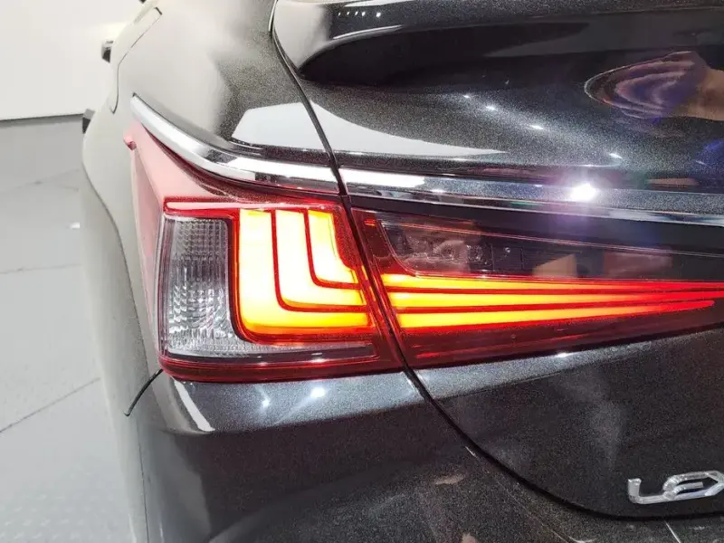 2021 Lexus ES с пробегом 93 623 км