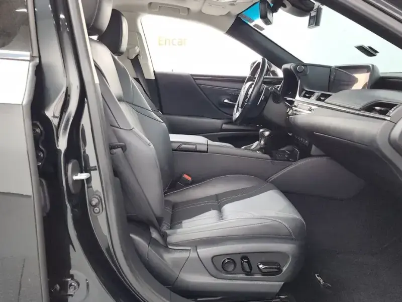 2021 Lexus ES с пробегом 93 623 км