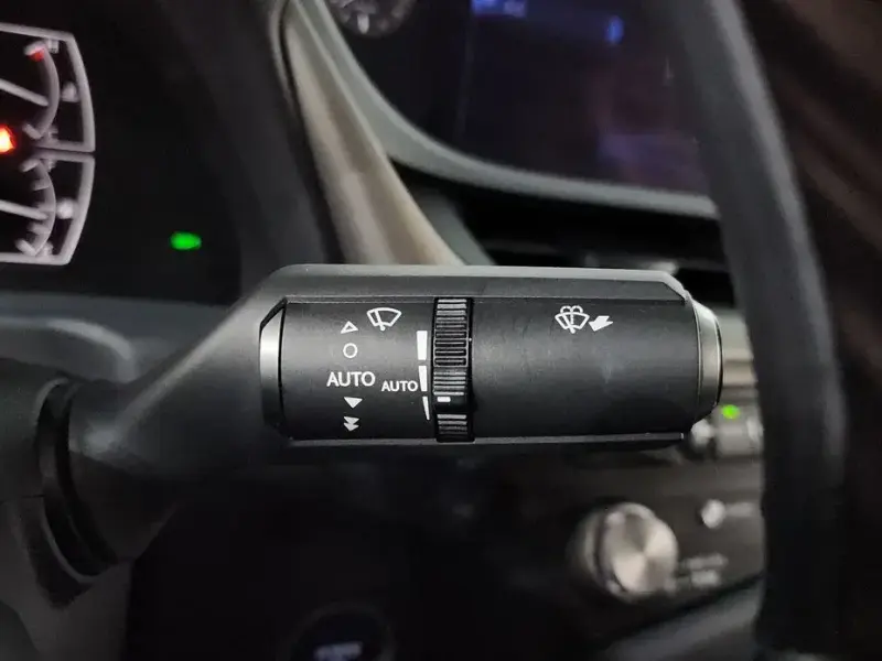2021 Lexus ES с пробегом 93 623 км
