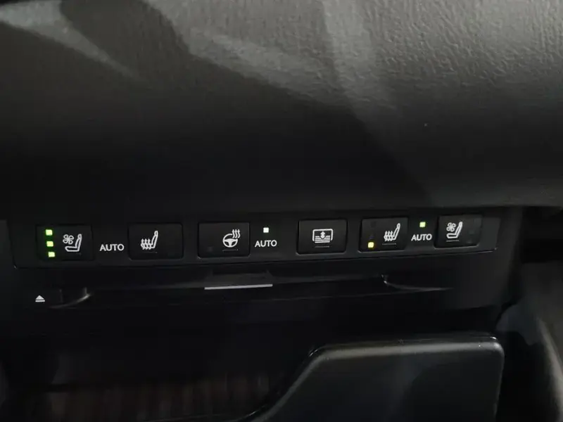 2021 Lexus ES с пробегом 93 623 км
