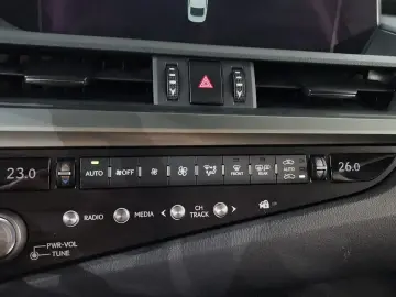 2021 Lexus ES с пробегом 93 623 км