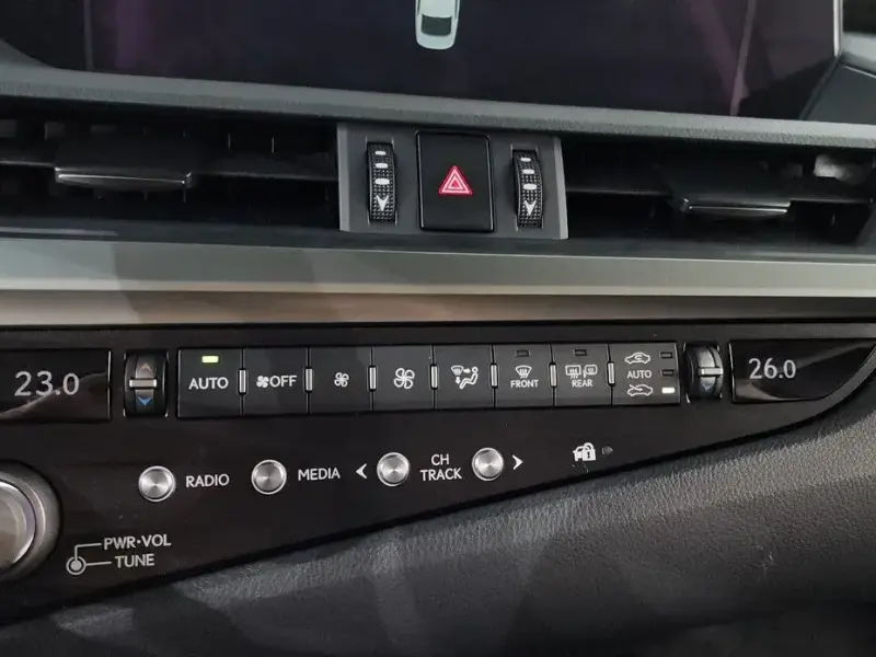 2021 Lexus ES с пробегом 93 623 км