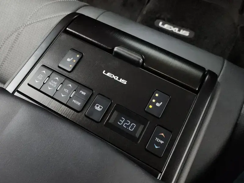 2021 Lexus ES с пробегом 93 623 км