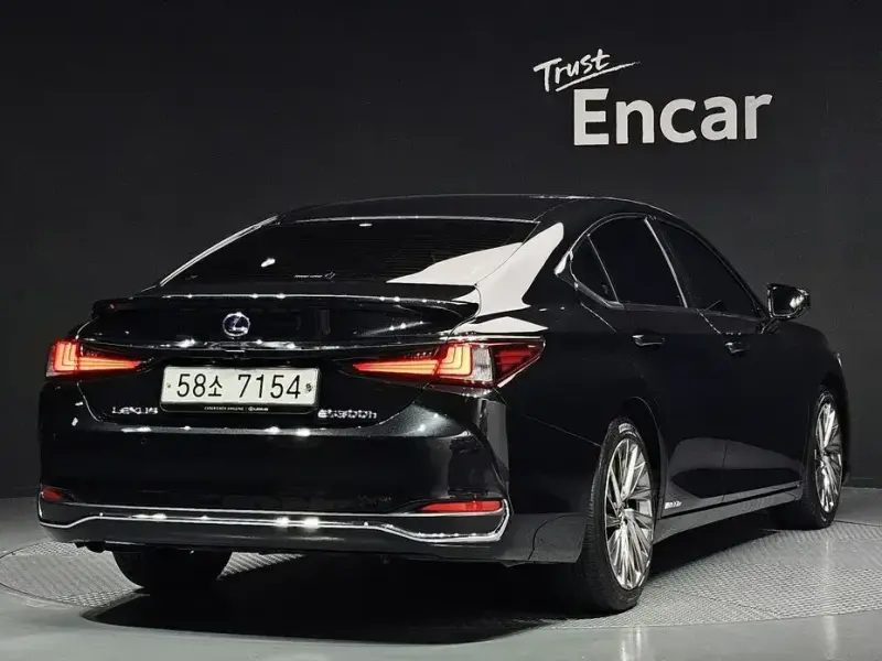 2019 Lexus ES с пробегом 97 541 км