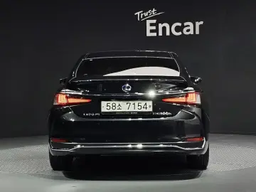 2019 Lexus ES с пробегом 97 541 км