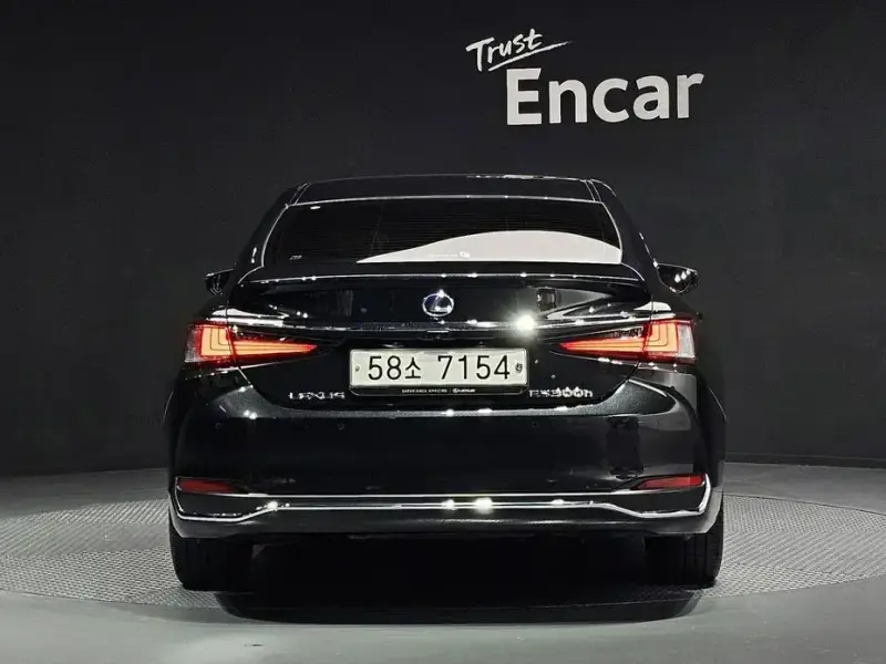 2019 Lexus ES с пробегом 97 541 км