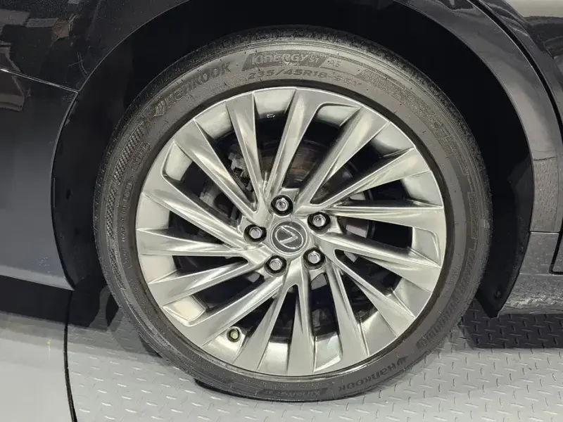 2019 Lexus ES с пробегом 97 541 км