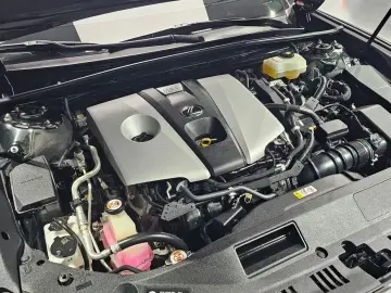 2019 Lexus ES с пробегом 97 541 км
