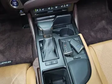 2019 Lexus ES с пробегом 97 541 км