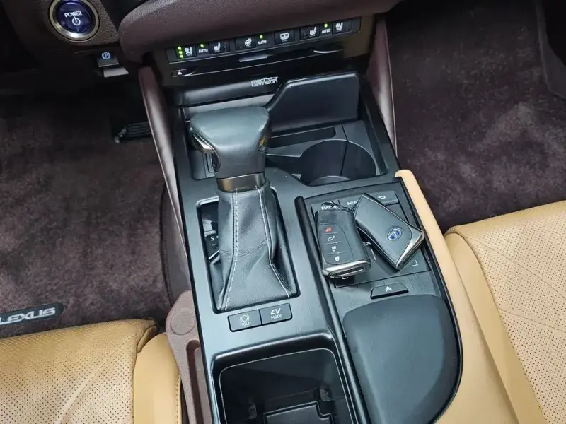 2019 Lexus ES с пробегом 97 541 км