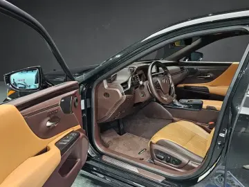2019 Lexus ES с пробегом 97 541 км