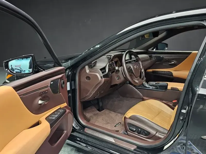 2019 Lexus ES с пробегом 97 541 км