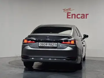2020 Lexus ES с пробегом 48 477 км