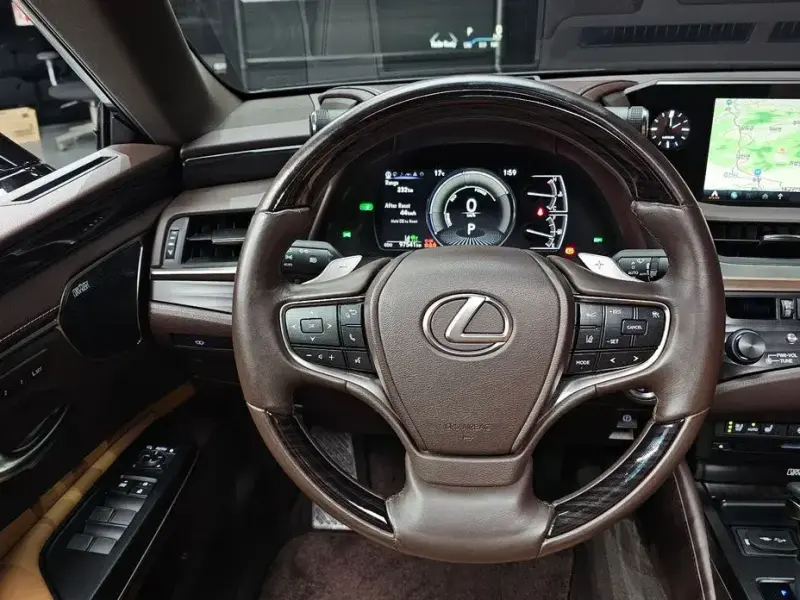 2019 Lexus ES с пробегом 97 541 км